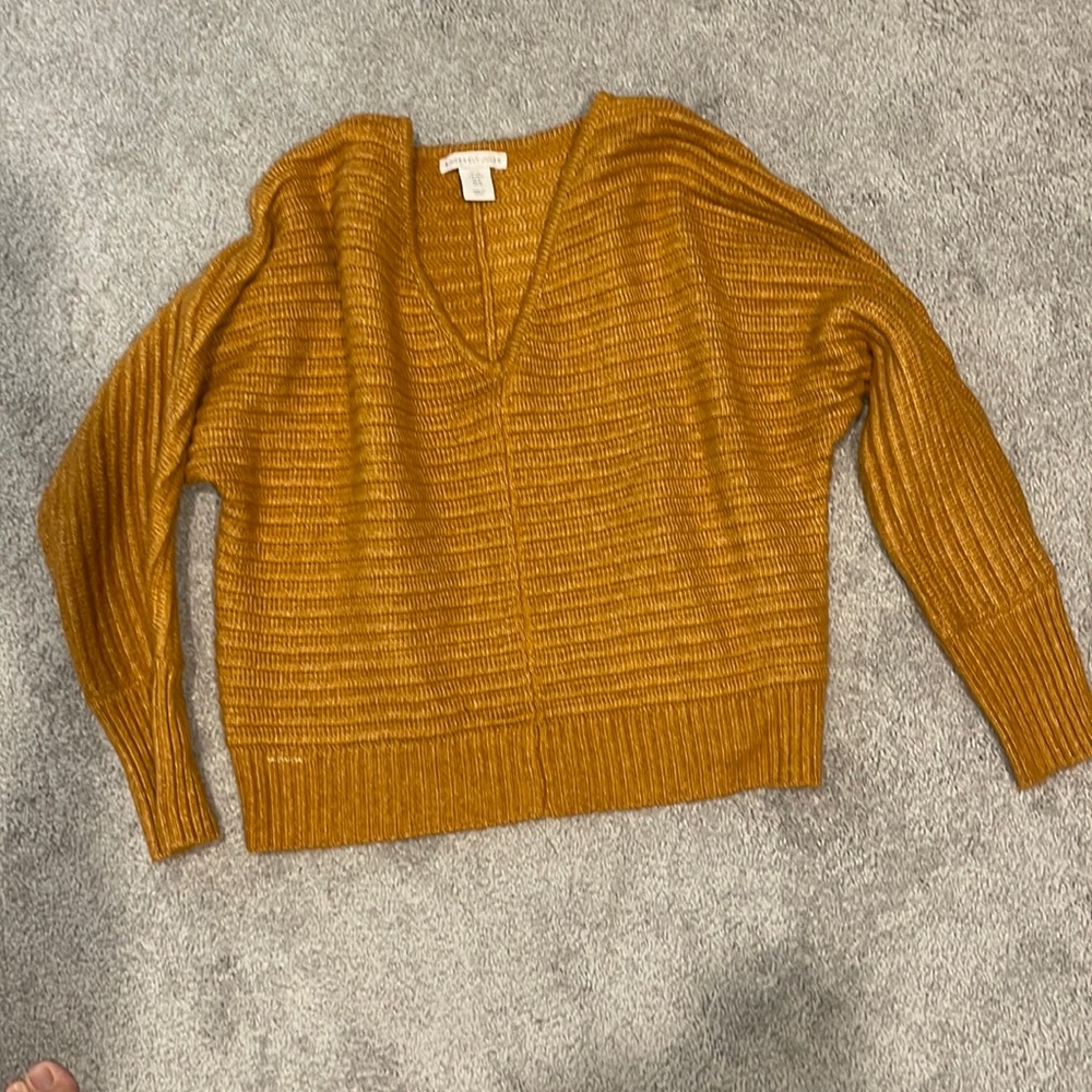 Soft sweater with cute stitching